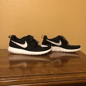 Black Nike Women’s Roshe One